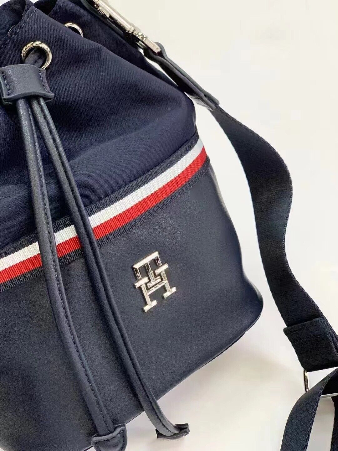 T.O.M.M.Y. H.I.L.F.I.G.E.R. Iconic Mini Bucket Shoulder Bag