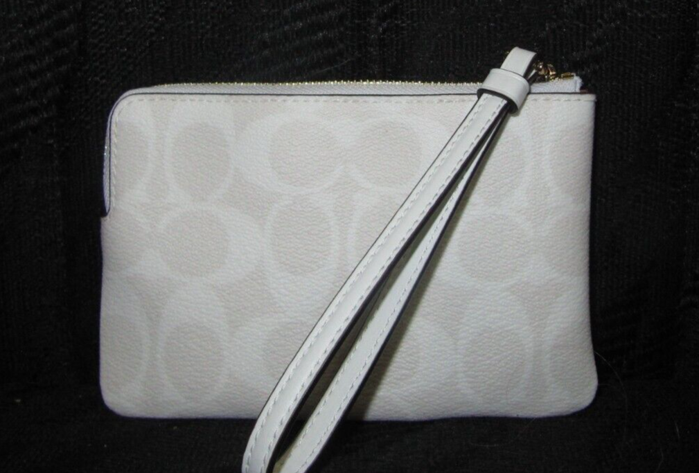 C.O.A.C.H CORNER ZIP WRISTLET