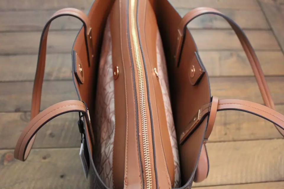 C.A.L.V.I.N K.L.E.I.N SHOULDER BAG