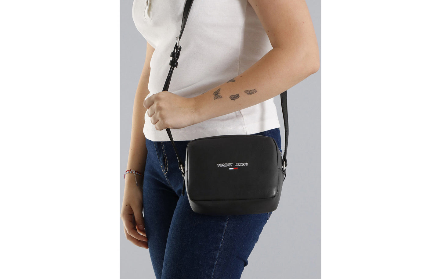 T.O.M.M.Y. J.E.A.N.S. Essential Camera Bag