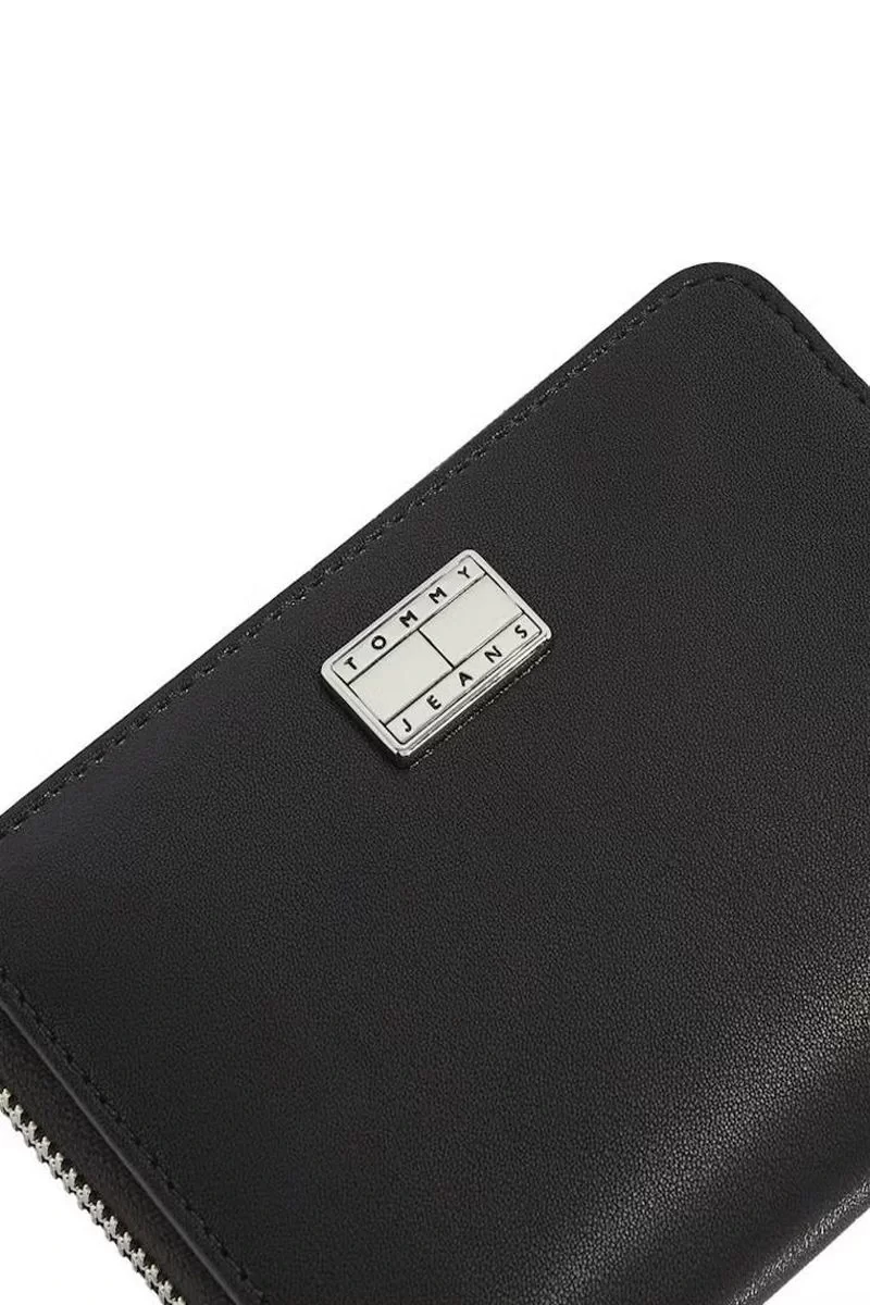 T.O.M.M.Y H.I.L.F.I.G.E.R Logo Plaque Zip-Around Wallet