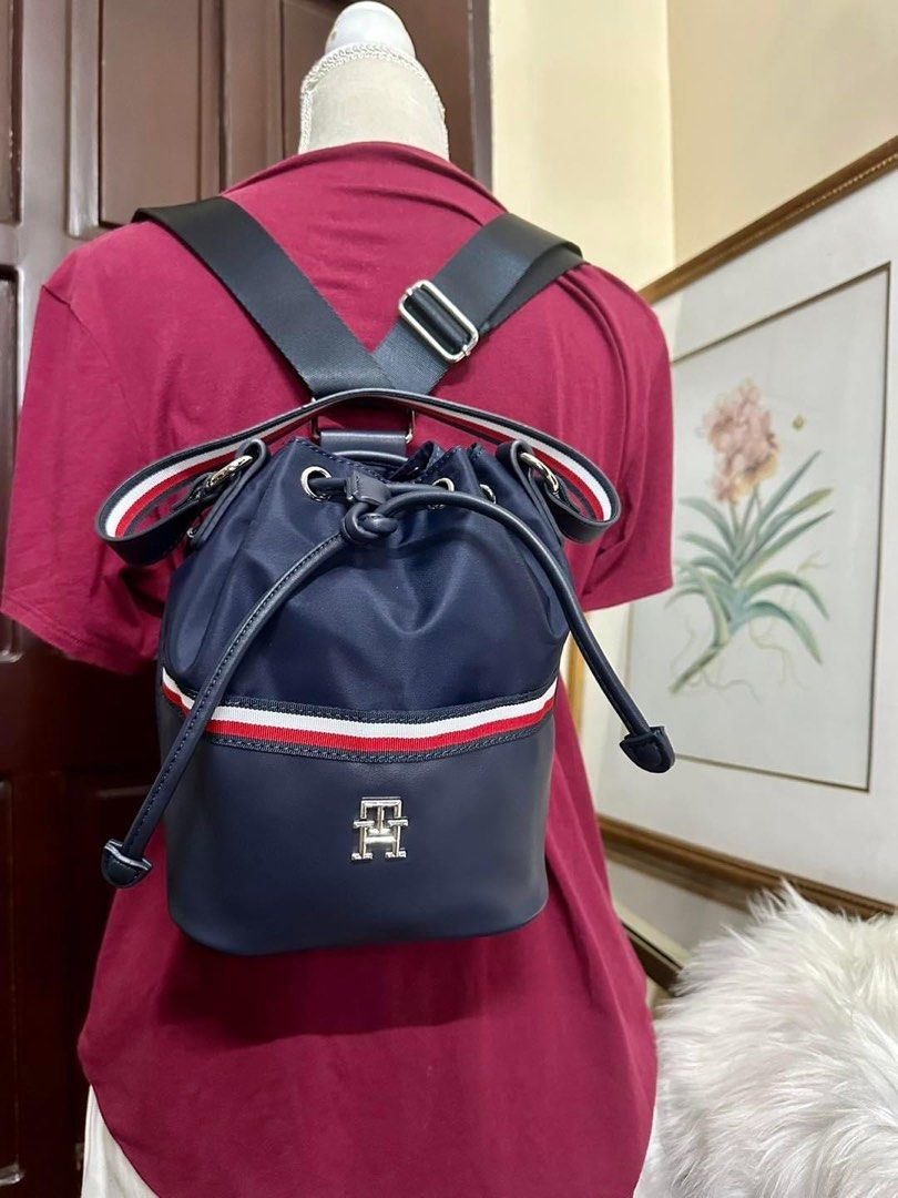 T.O.M.M.Y. H.I.L.F.I.G.E.R. Iconic Mini Bucket Shoulder Bag